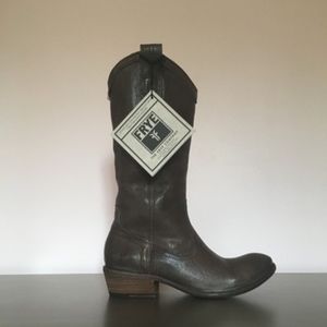 NWT Frye Smoke Carson Pull On Boots